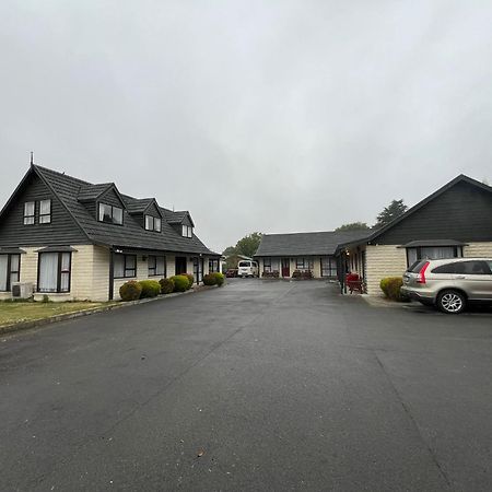 Academy Lodge Motel Ashburton Esterno foto