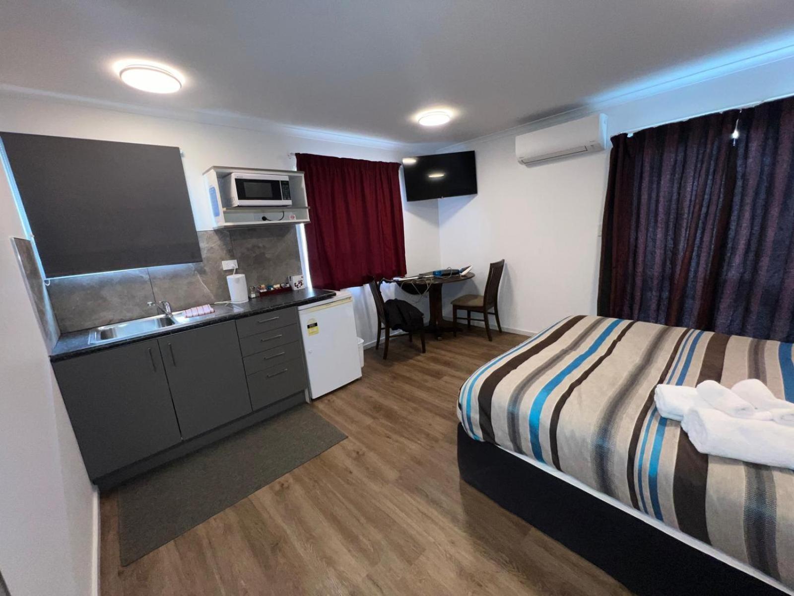 Academy Lodge Motel Ashburton Esterno foto
