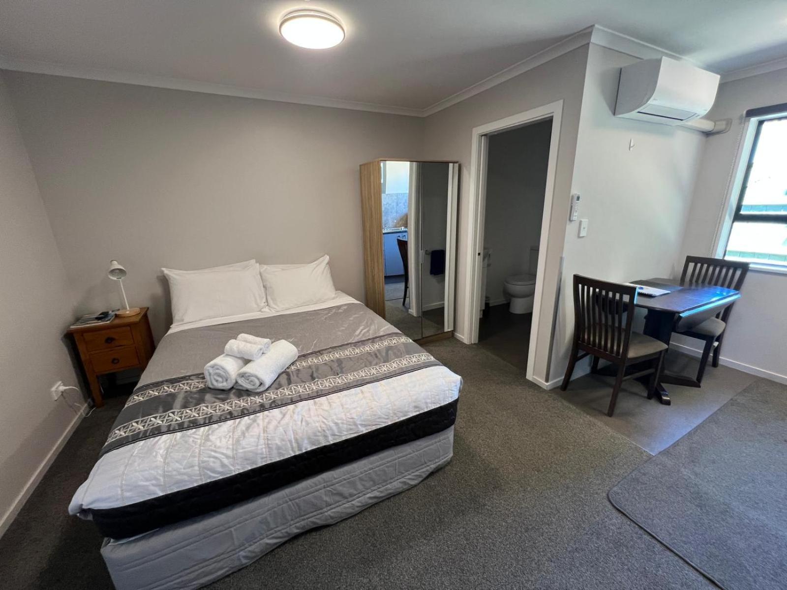 Academy Lodge Motel Ashburton Esterno foto
