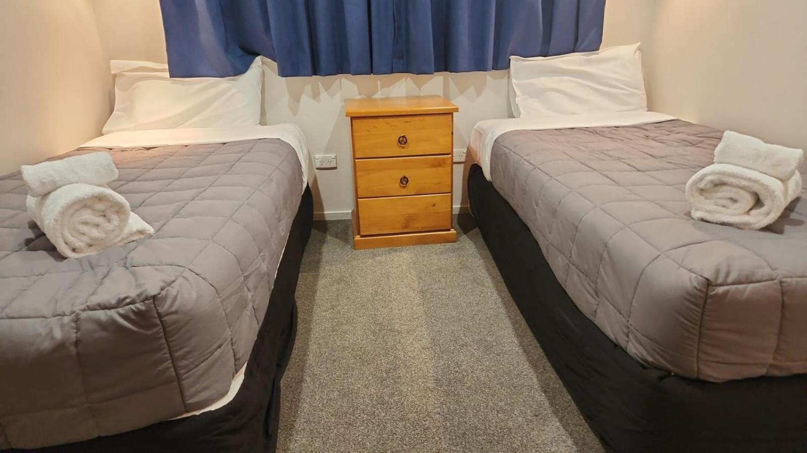 Academy Lodge Motel Ashburton Esterno foto